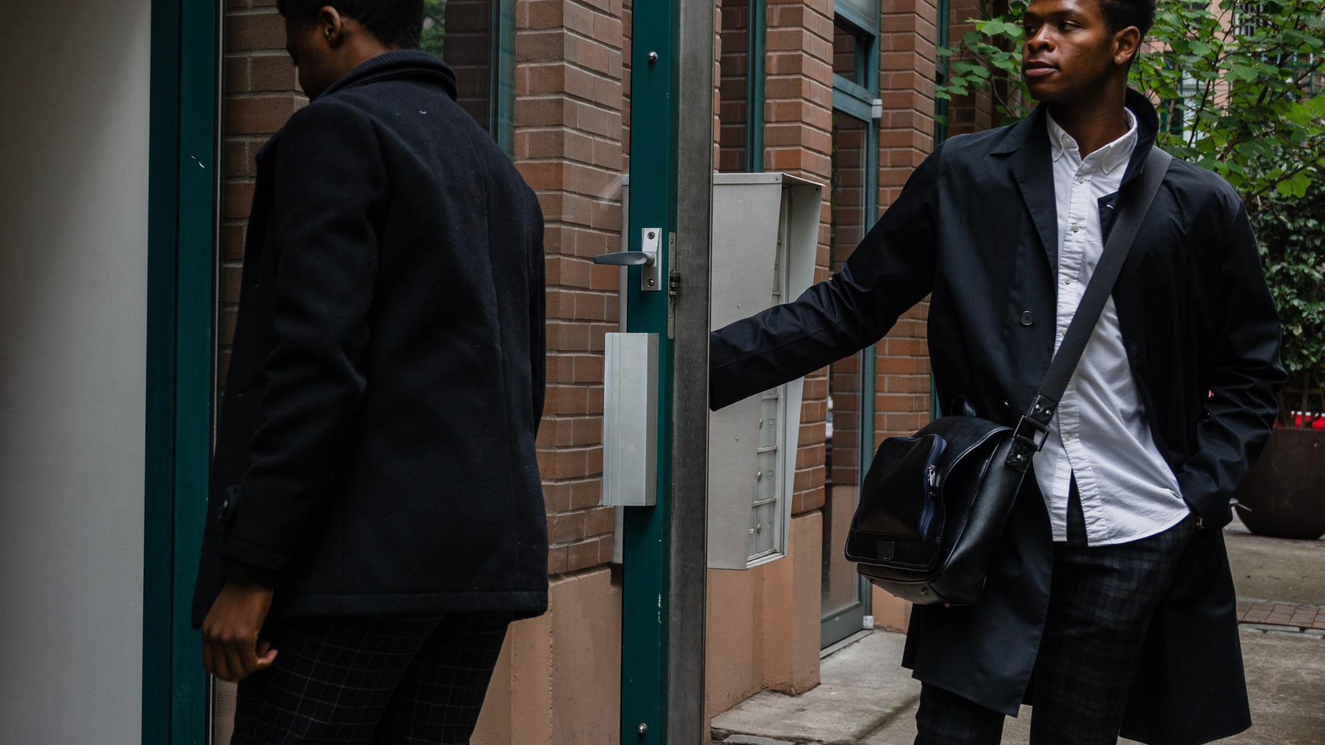 Les manteaux longs pour hommes : l&rsquo;élégance intemporelle qui traverse les saisons